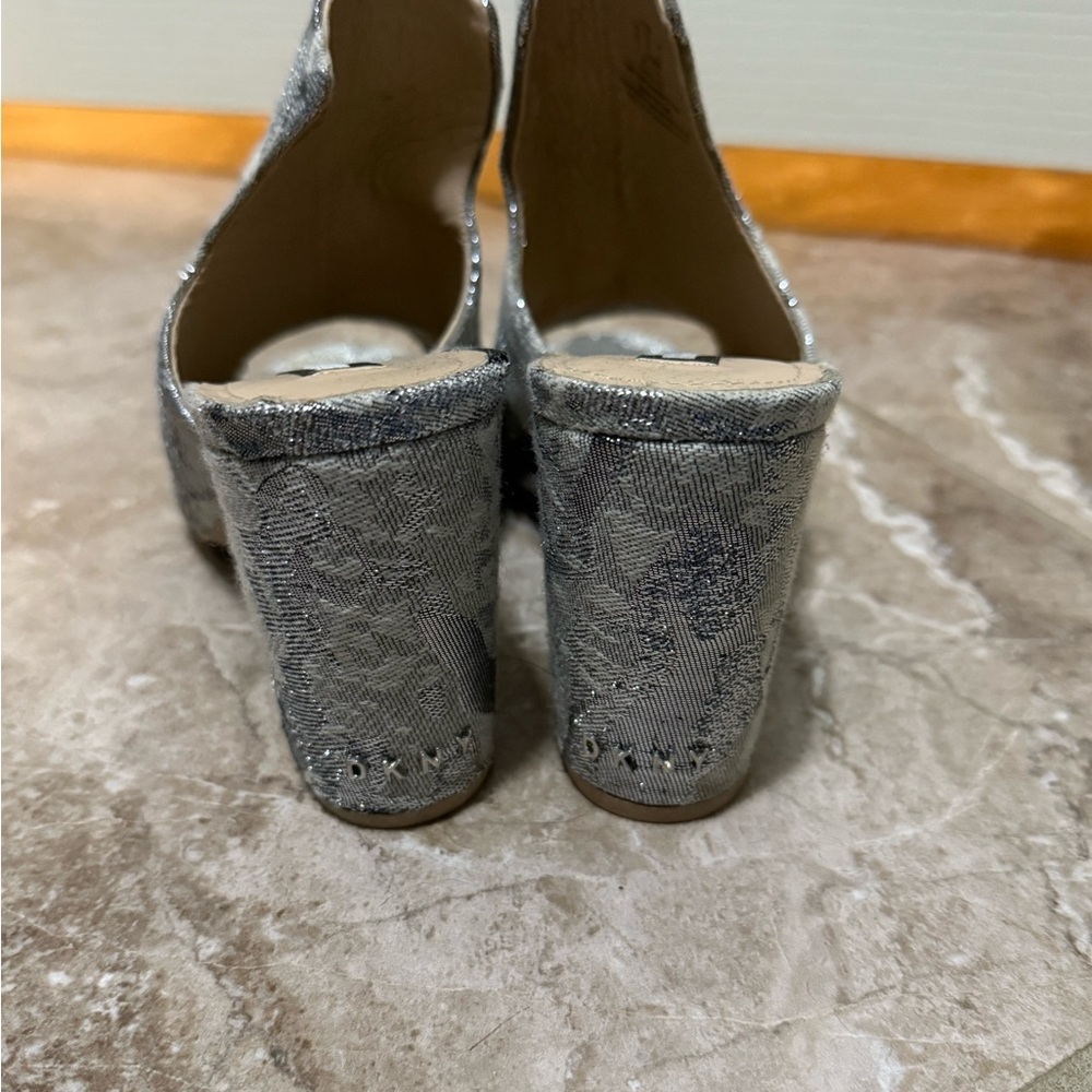 DKNY Women's Textured Gray Mules - Picture 5 of 6